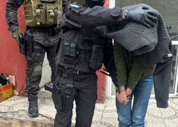 Detuvieron a una mujer que vendía drogas en una plaza