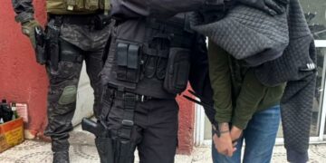 Detuvieron a una mujer que vendía drogas en una plaza