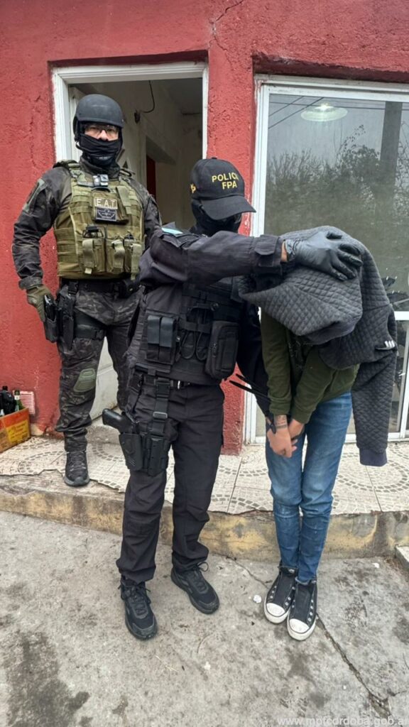 Detuvieron a una mujer que vendía drogas en una plaza