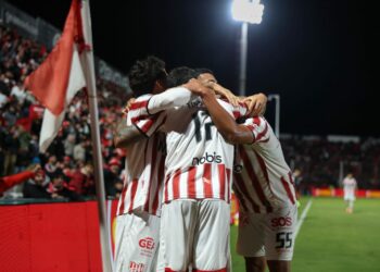 Diego Flores destacó la actitud de su equipo ante Defensa: Eso nos hace mejores