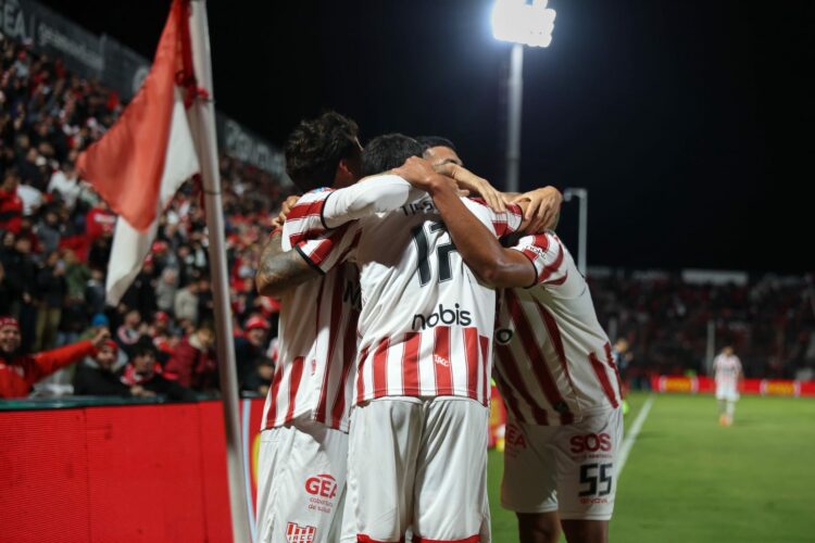 Instituto volvió a festejar en el Monumental de Alta Córdoba.