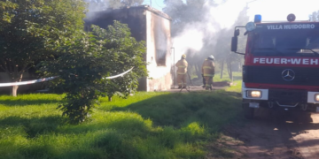 Dos personas murieron tras un incendio en una vivienda de Villa Huidobro