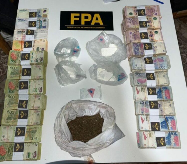 En los allanamientos incautaron cocaína, marihuana, dinero en efectivo y un vehículo.