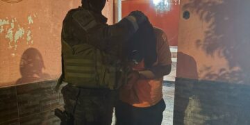 El efectivo de la Policía de Córdoba fue detenido durante el operativo en barrio IPV 360.