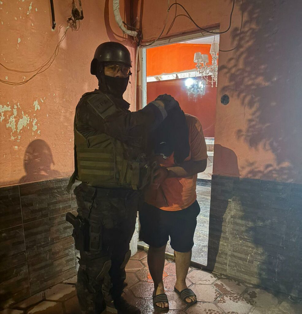 El efectivo de la Policía de Córdoba fue detenido durante el operativo en barrio IPV 360.