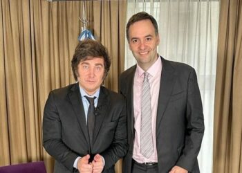El presidente Javier Milei y el jefe de Gabinete, Manuel Adorni.
