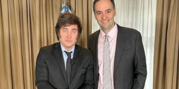 El presidente Javier Milei y el jefe de Gabinete, Manuel Adorni.
