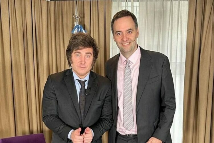 El presidente Javier Milei y el jefe de Gabinete, Manuel Adorni.