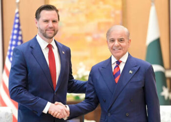 Estados Unidos e Irán entran en fase técnica en Pakistán en busca de un acuerdo El primer ministro paquistaní, Shehbaz Sharif con el vicepresidente estadounidense, JD Vance.