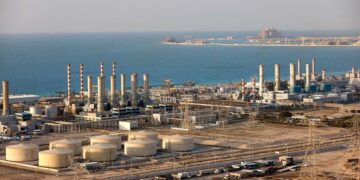 Emiratos Árabes Unidos anunció su salida de la OPEP en plena tensión regional