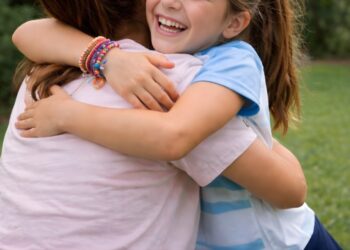 Maia espera a una familia que la adopte: una invitación a brindar amor y contención Es una niña de 11 años alegre, cariñosa y sensible. Disfruta de realizar actividades deportivas, bailar y compartir con sus pares.