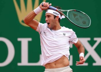 Etcheverry superó a Dimitrov en tres y avanzó a la segunda ronda