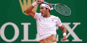 Etcheverry superó a Dimitrov en tres y avanzó a la segunda ronda
