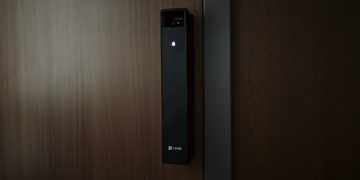 Esta cerradura inteligente reemplaza a varios disposivos.