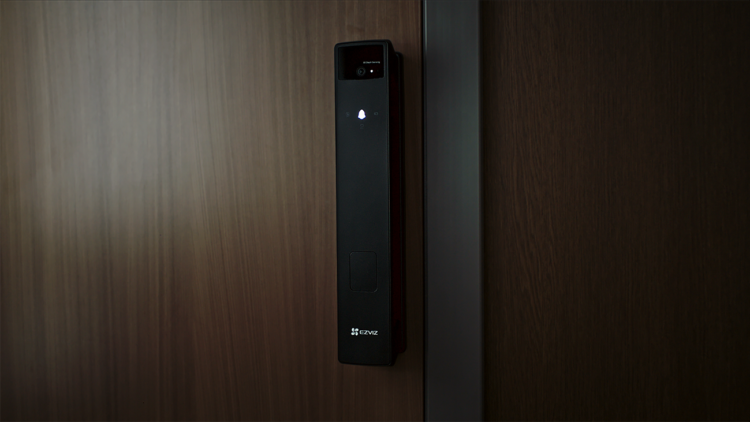 Esta cerradura inteligente reemplaza a varios disposivos.