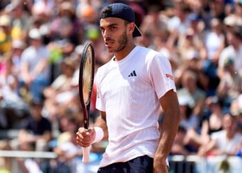 Francisco Cerúndolo barrió a Luciano Darderi y clasificó a octavos