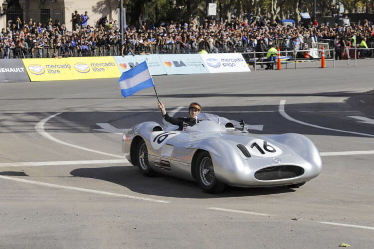 NOTICIAS ARGENTINAS
BAIRES, ABRIL 26: El piloto de Formula 1, Franco Colapinto durante la exhibición "Road Show Buenos Aires 2026"  donde el joven talento maneja el modelo E20 de 2012, impulsado por un motor Renault V8. FOTO NA: DANIEL VIDES