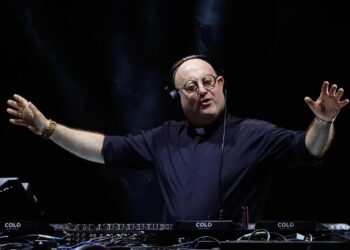 El Padre Guilherme Peixoto homenajeó a Francisco en Plaza de Mayo