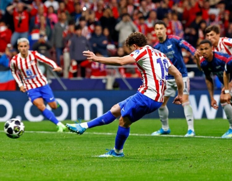 Julián Álvarez marcó la igualdad desde los doce pasos.