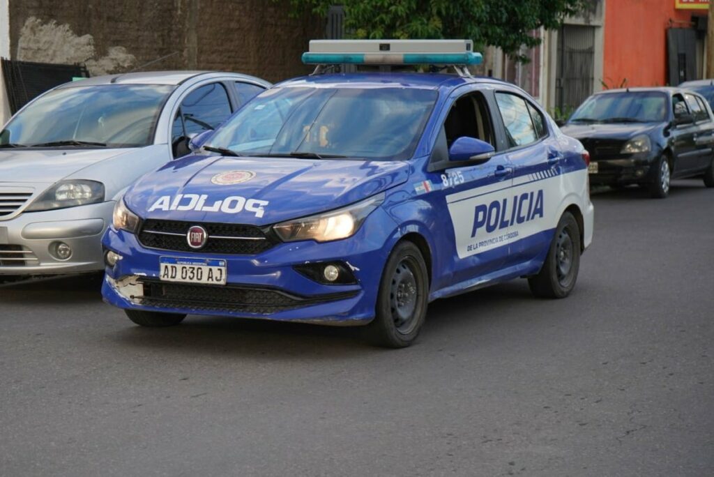 Hallaron un feto debajo de una camioneta estacionada
