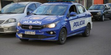 Hallaron un feto debajo de una camioneta estacionada