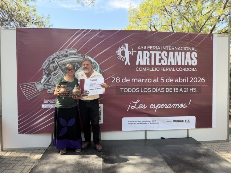 En esta oportunidad, el Gran Premio Adquisición Artesanías 2025 Miguel Carlos Sahade fue entregado a Tomás Aielo por su pieza de artesanía utilitaria.