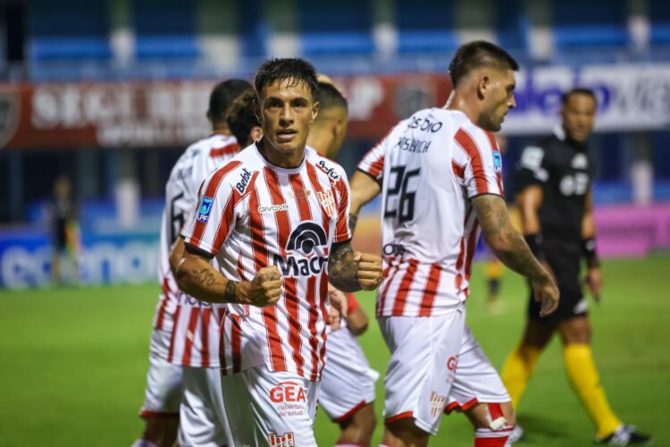 Instituto se fue al descanso con una victoria parcial por 1 a 0.