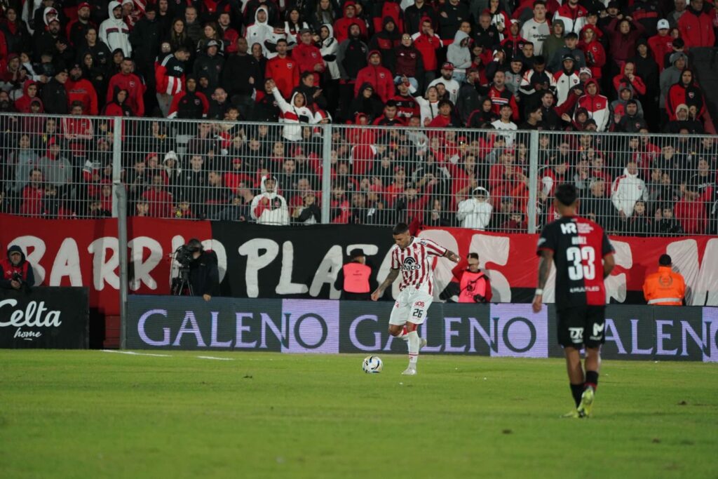 Instituto empató 1-1 con Newell's y espera una mano de Vélez para seguir con chances