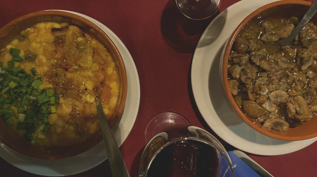 La Coplera: cocina salteña, platos abundantes y música en vivo