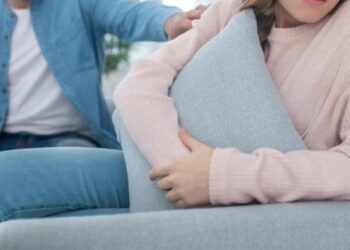 Aunque no es su padre biológico, una adolescente seguirá siendo hija legal del exesposo de su madre