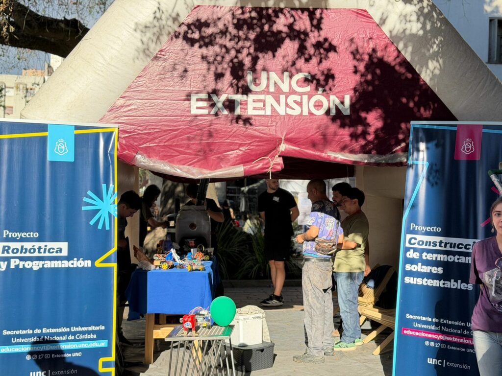 La UNC instaló una carpa pidiendo la aplicación de la Ley de Financiamiento Universitario