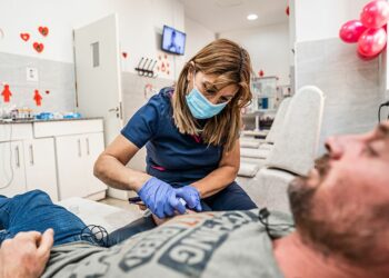 La donación habitual es fundamental para contar con sangre segura destinada a distintos tratamientos médicos.