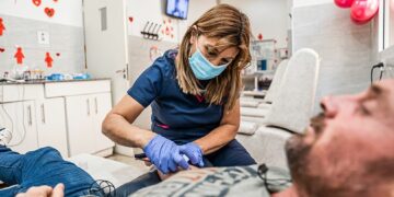 La donación habitual es fundamental para contar con sangre segura destinada a distintos tratamientos médicos.