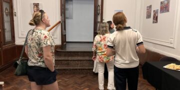 La exposición reúne imágenes de mujeres pertenecientes a distintas colectividades