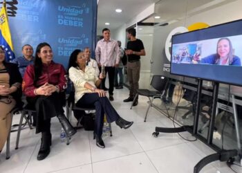La oposición venezolana busca reabrir el camino electoral con un plan de transición