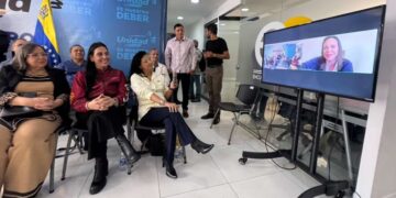 La oposición venezolana busca reabrir el camino electoral con un plan de transición