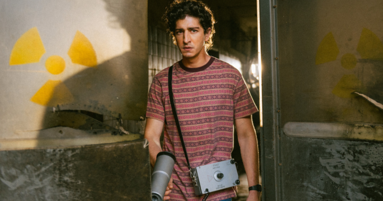 Johnny Massaro como Márcio en 'Emergencia radiactiva'. (Crédito: Helena Yoshioka/Netflix © 2026).