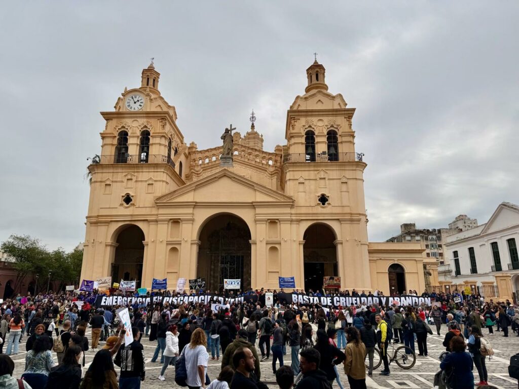 Masiva movilización para exigir la implementación de la Ley de Emergencia en Discapacidad