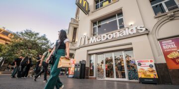 McDonald’s renueva su local de Plaza España, un ícono de la ciudad