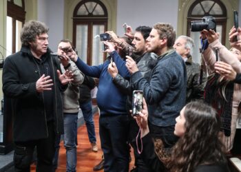 El presidente Javier Milei en conferencia de prensa.