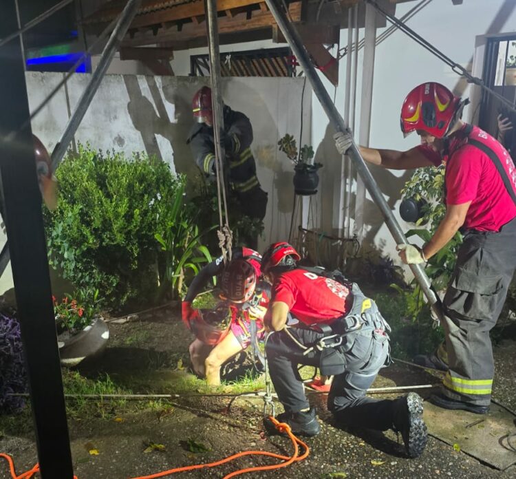 El rescate ocurrió en barrio Parque Vélez Sarsfield.
