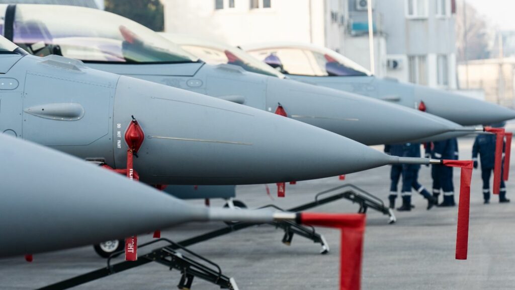 Perú: dos ministros renunciaron por la postergación de la compra de aviones