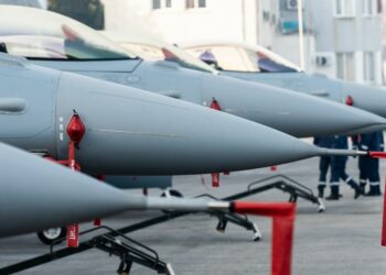 Perú: dos ministros renunciaron por la postergación de la compra de aviones