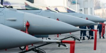 Perú: dos ministros renunciaron por la postergación de la compra de aviones