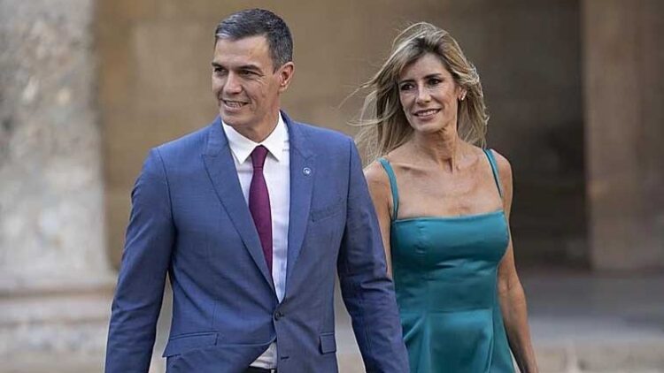 El presidente del Gobierno, Pedro Sánchez junto a su esposa, Begoña Gómez.