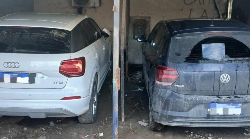 Recuperan dos autos robados en una cochera tras una denuncia anónima