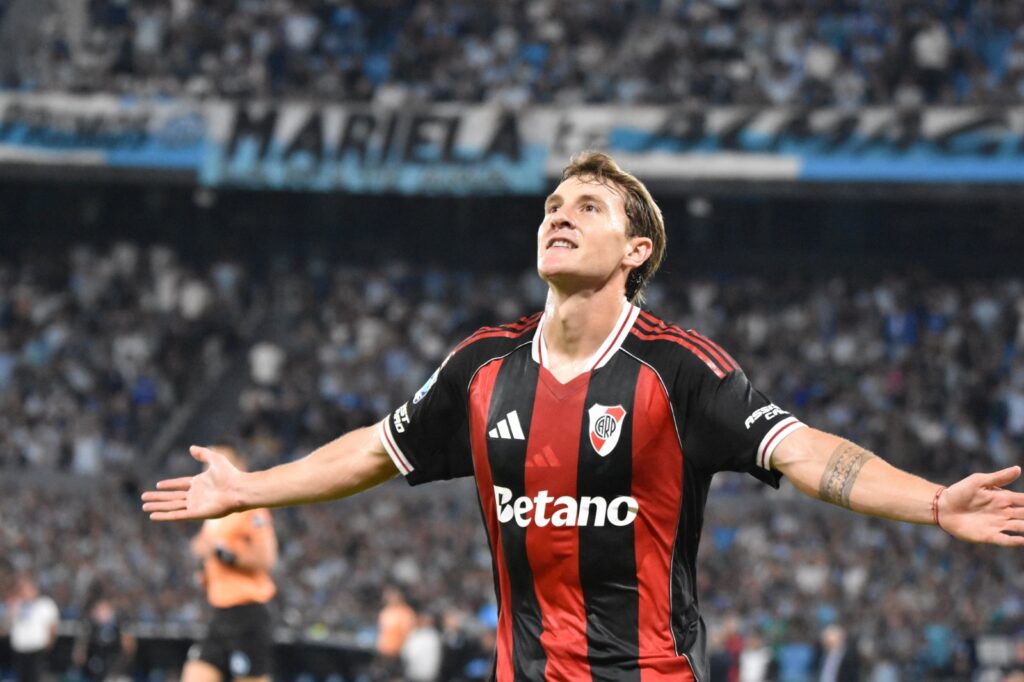 River aprovechó los errores de Racing y ganó 2 a 0 en el Cilindro River aprovechó los errores de Racing y ganó 2 a 0 en el Cilindro