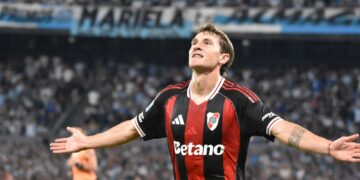 River aprovechó los errores de Racing y ganó 2 a 0 en el Cilindro