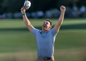 Rory McIlroy gritó bicampeón y entró en la historia grande del golf