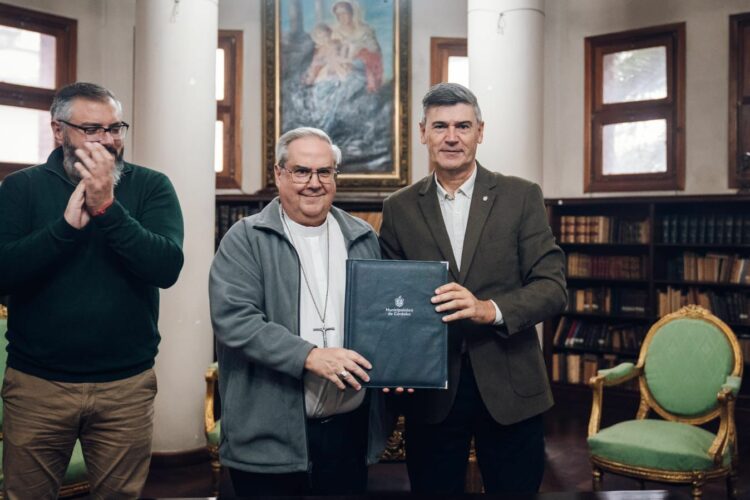 El convenio fue firmado por el intendente Daniel Passerini y el arzobispo, monseñor Ángel Sixto Rossi.